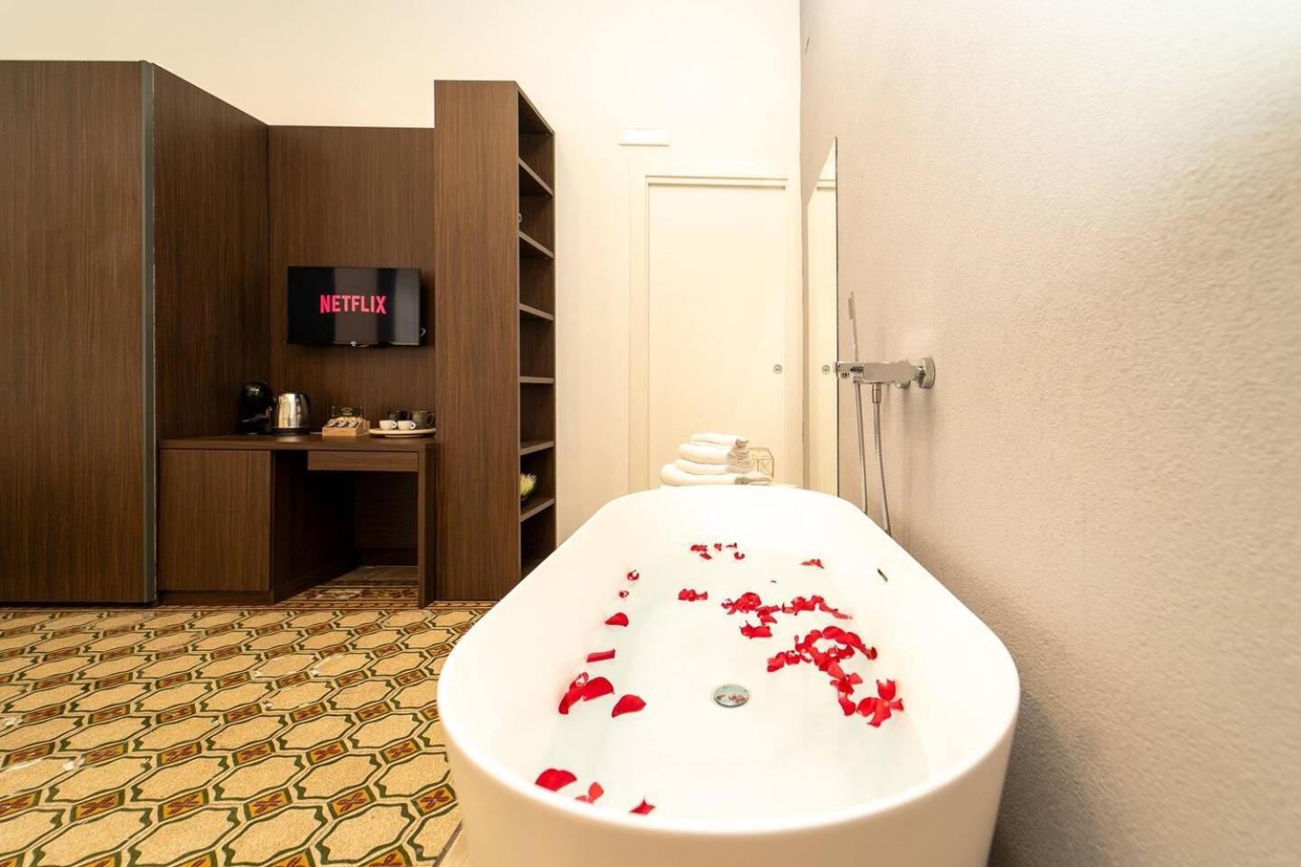La Piazza Suite Nápoly Kültér fotó
