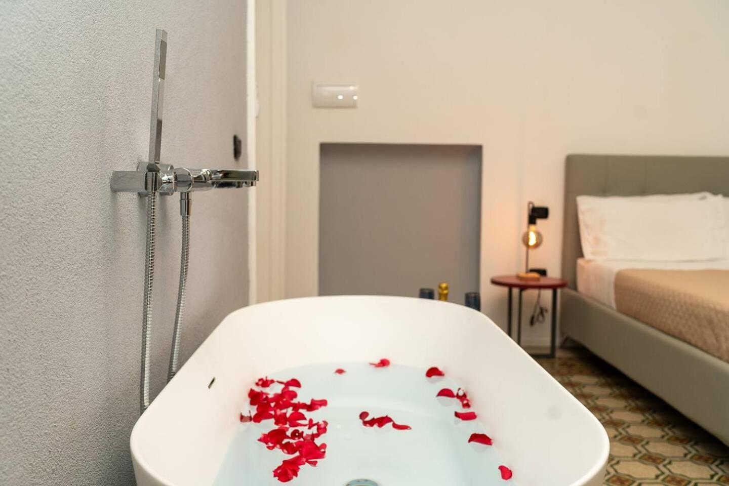 La Piazza Suite Nápoly Kültér fotó